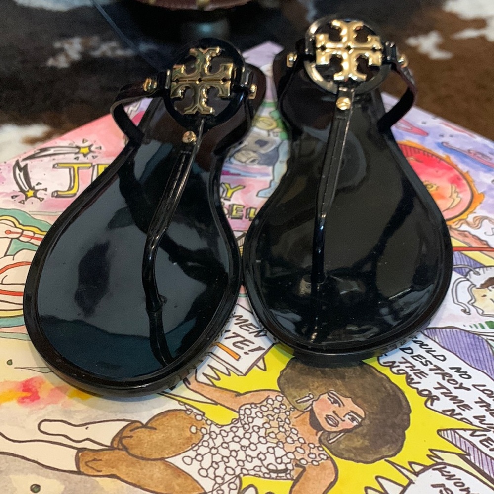 Tory Burch patent leather flip flops NWOB